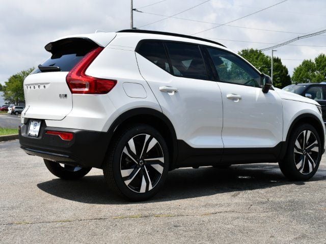 2025 Volvo XC40 B5 Plus Dark Theme