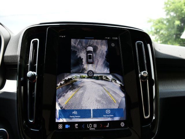 2025 Volvo XC40 B5 Plus Dark Theme