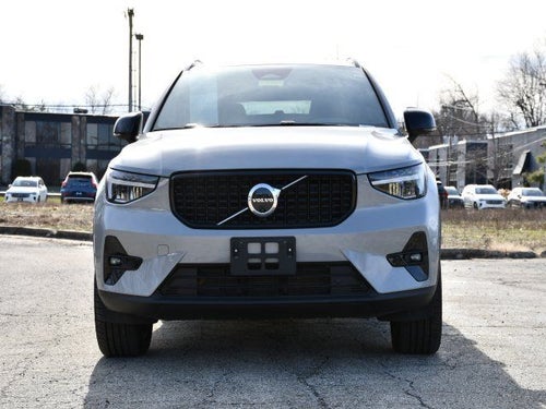 2025 Volvo XC40 B5 Plus Dark Theme