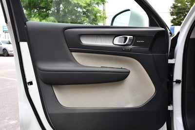 2024 Volvo XC40 B5 Plus Bright Theme