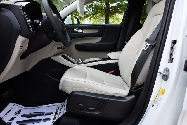 2024 Volvo XC40 B5 Plus Bright Theme