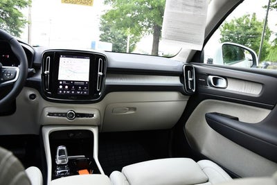 2024 Volvo XC40 B5 Plus Bright Theme
