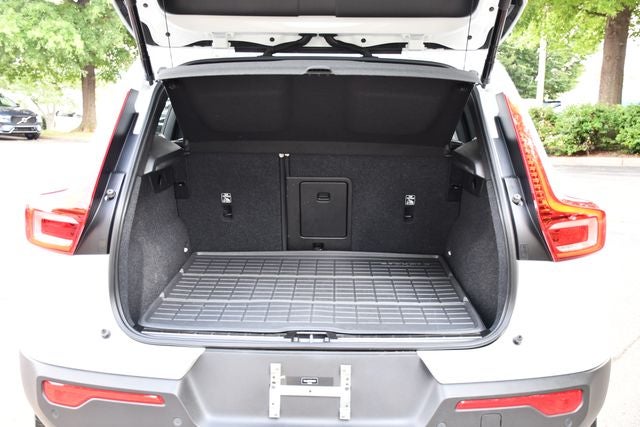 2024 Volvo XC40 B5 Plus Bright Theme
