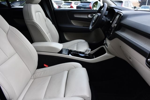 2024 Volvo XC40 B5 Plus Bright Theme