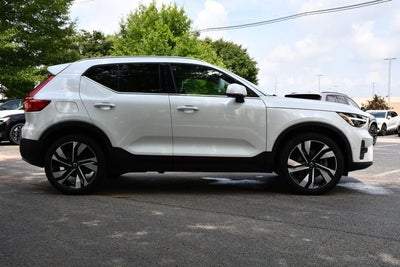 2024 Volvo XC40 B5 Plus Bright Theme