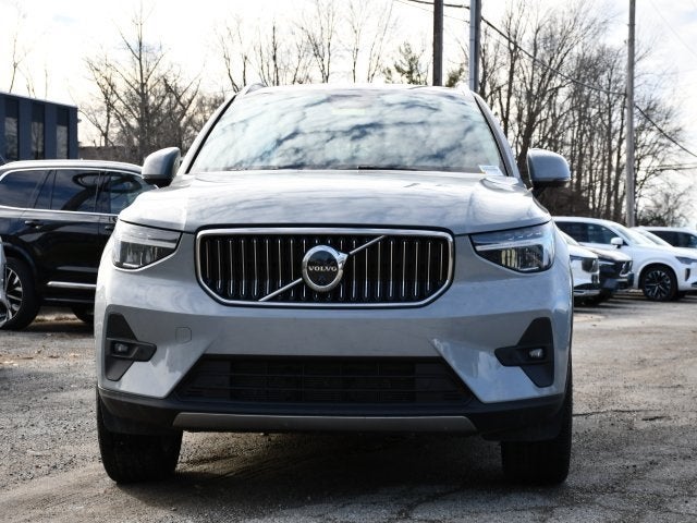 2025 Volvo XC40 B5 Plus Bright Theme