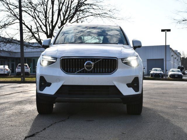 2025 Volvo XC40 B5 Plus Bright Theme