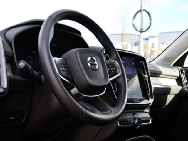 2025 Volvo XC40 B5 Plus Bright Theme