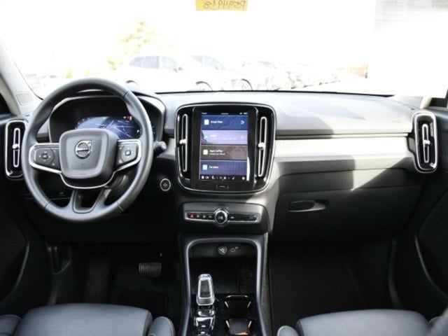 2025 Volvo XC40 B5 Plus Bright Theme