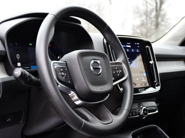 2025 Volvo XC40 B5 Plus Bright Theme