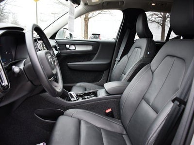 2025 Volvo XC40 B5 Plus Bright Theme