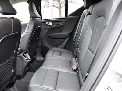 2025 Volvo XC40 B5 Plus Bright Theme