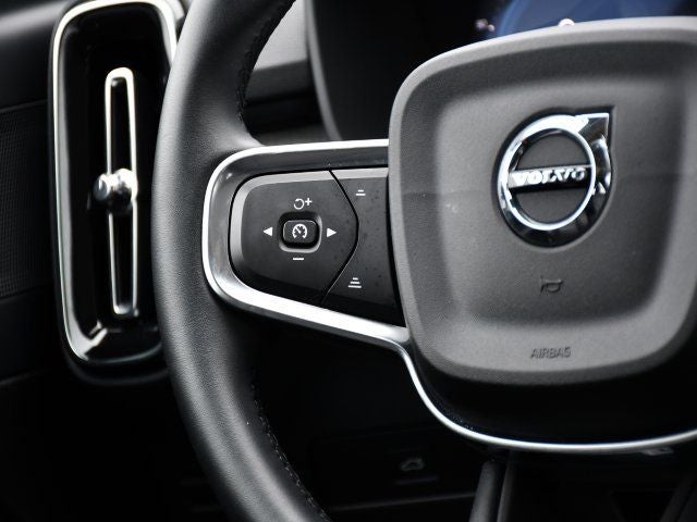 2025 Volvo XC40 B5 Plus Bright Theme