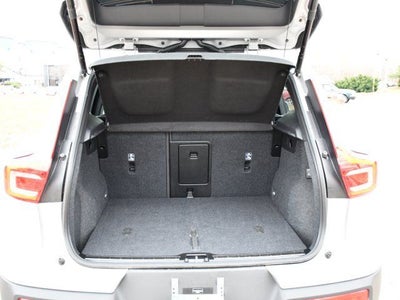 2025 Volvo XC40 B5 Plus Bright Theme