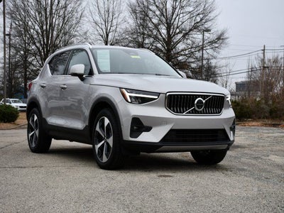 2025 Volvo XC40 B5 Plus Bright Theme