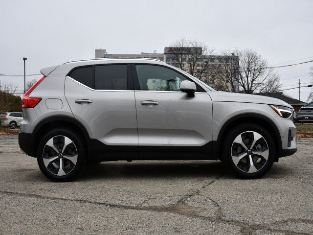 2025 Volvo XC40 B5 Plus Bright Theme