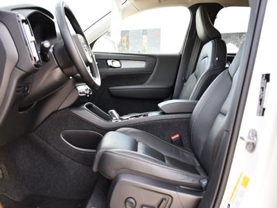 2025 Volvo XC40 B5 Plus Bright Theme