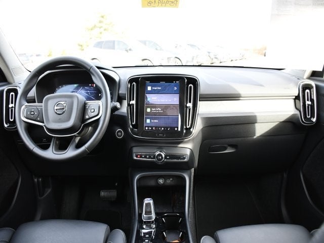 2025 Volvo XC40 B5 Plus Bright Theme