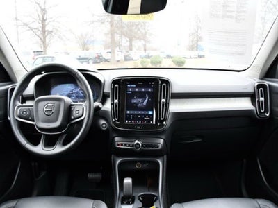 2025 Volvo XC40 B5 Core
