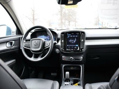 2025 Volvo XC40 B5 Core
