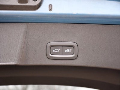 2025 Volvo XC40 B5 Core