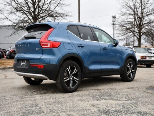 2025 Volvo XC40 B5 Core