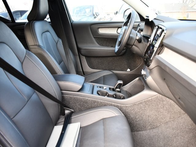 2025 Volvo XC40 B5 Core