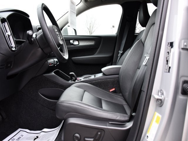 2025 Volvo XC40 B5 Core