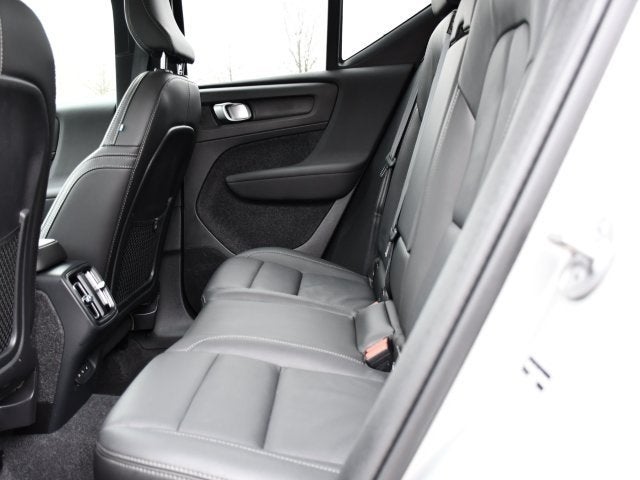 2025 Volvo XC40 B5 Core