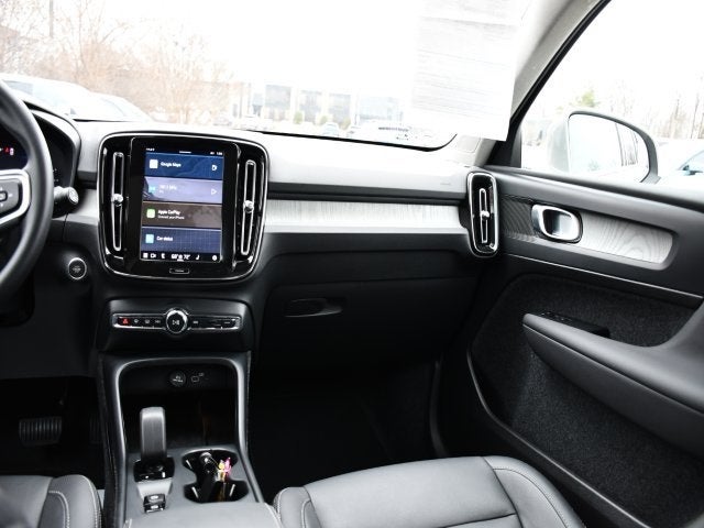 2025 Volvo XC40 B5 Core