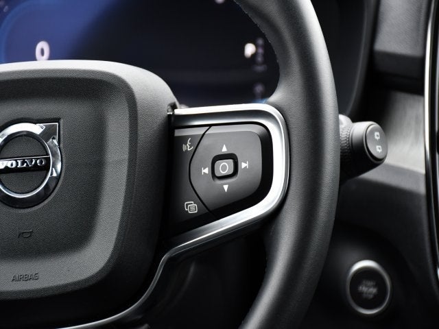 2025 Volvo XC40 B5 Core