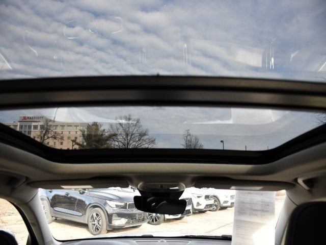 2025 Volvo XC40 B5 Core