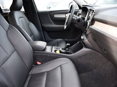 2025 Volvo XC40 B5 Core