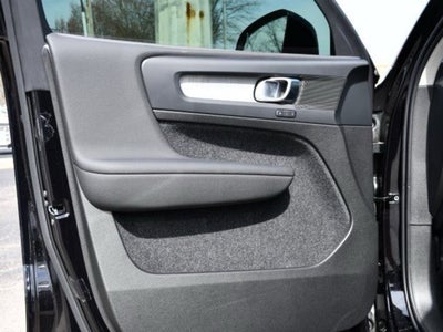 2025 Volvo XC40 B5 Core