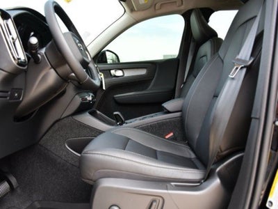 2025 Volvo XC40 B5 Core