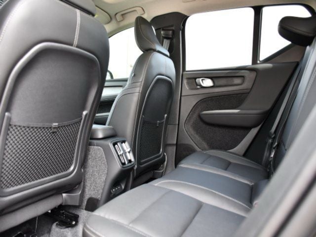 2025 Volvo XC40 B5 Core