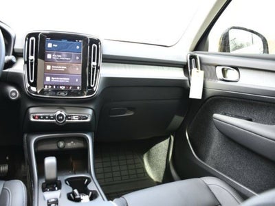 2025 Volvo XC40 B5 Core