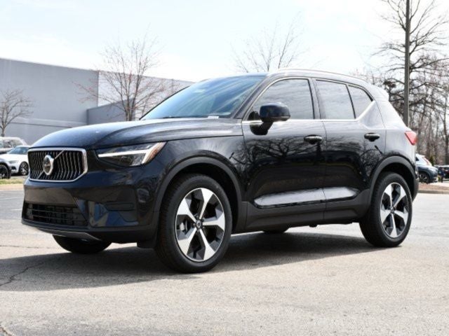 2025 Volvo XC40 B5 Core
