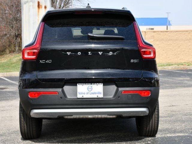 2025 Volvo XC40 B5 Core