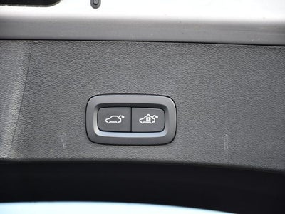 2025 Volvo XC40 B5 Core