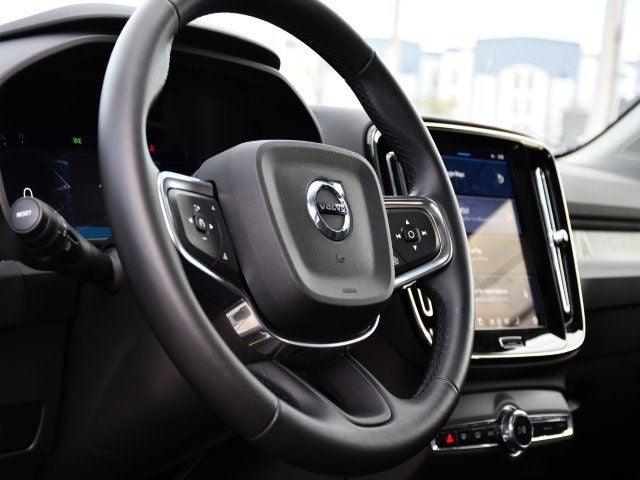 2025 Volvo XC40 B5 Core