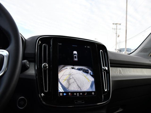 2025 Volvo XC40 B5 Core