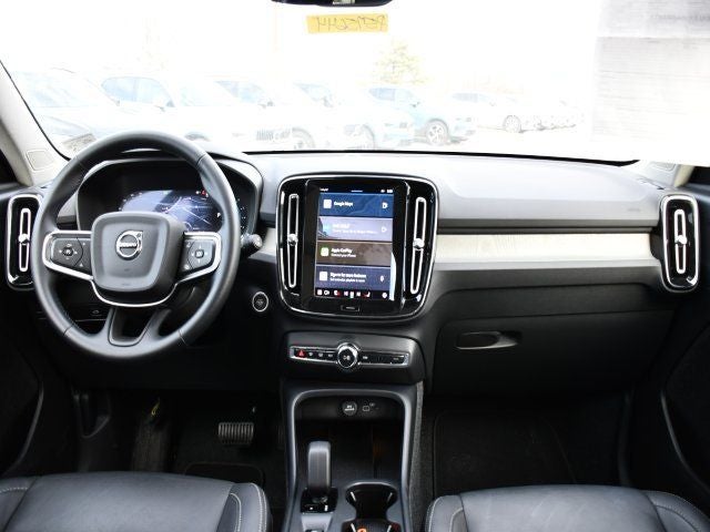 2025 Volvo XC40 B5 Core