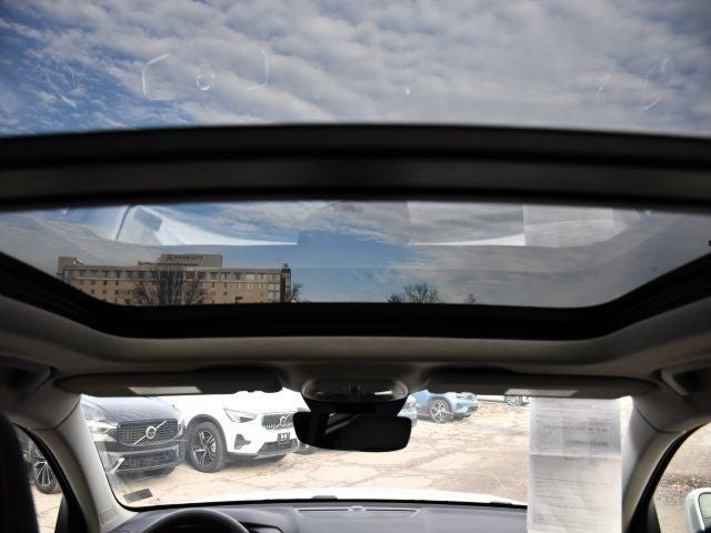 2025 Volvo XC40 B5 Core