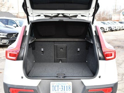 2025 Volvo XC40 B5 Core