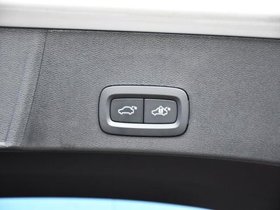 2025 Volvo XC40 B5 Core