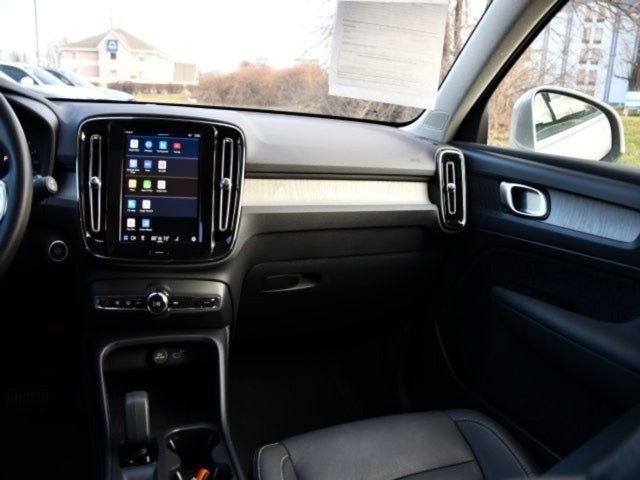 2025 Volvo XC40 B5 Core