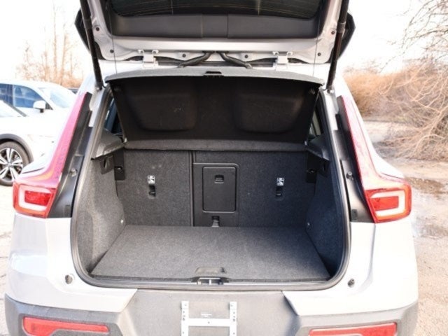 2025 Volvo XC40 B5 Core