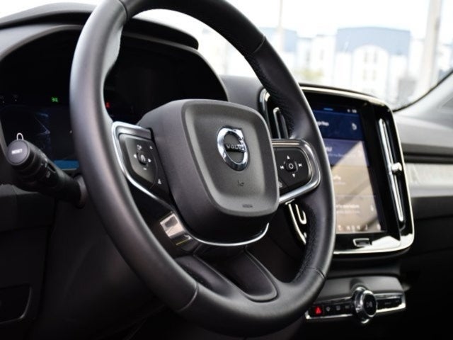 2025 Volvo XC40 B5 Core