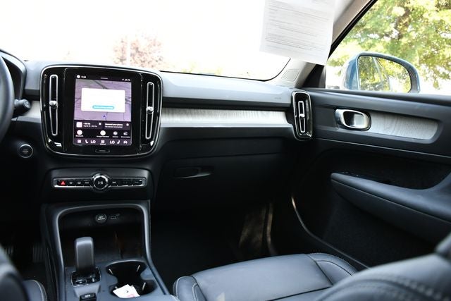 2024 Volvo XC40 B5 Core
